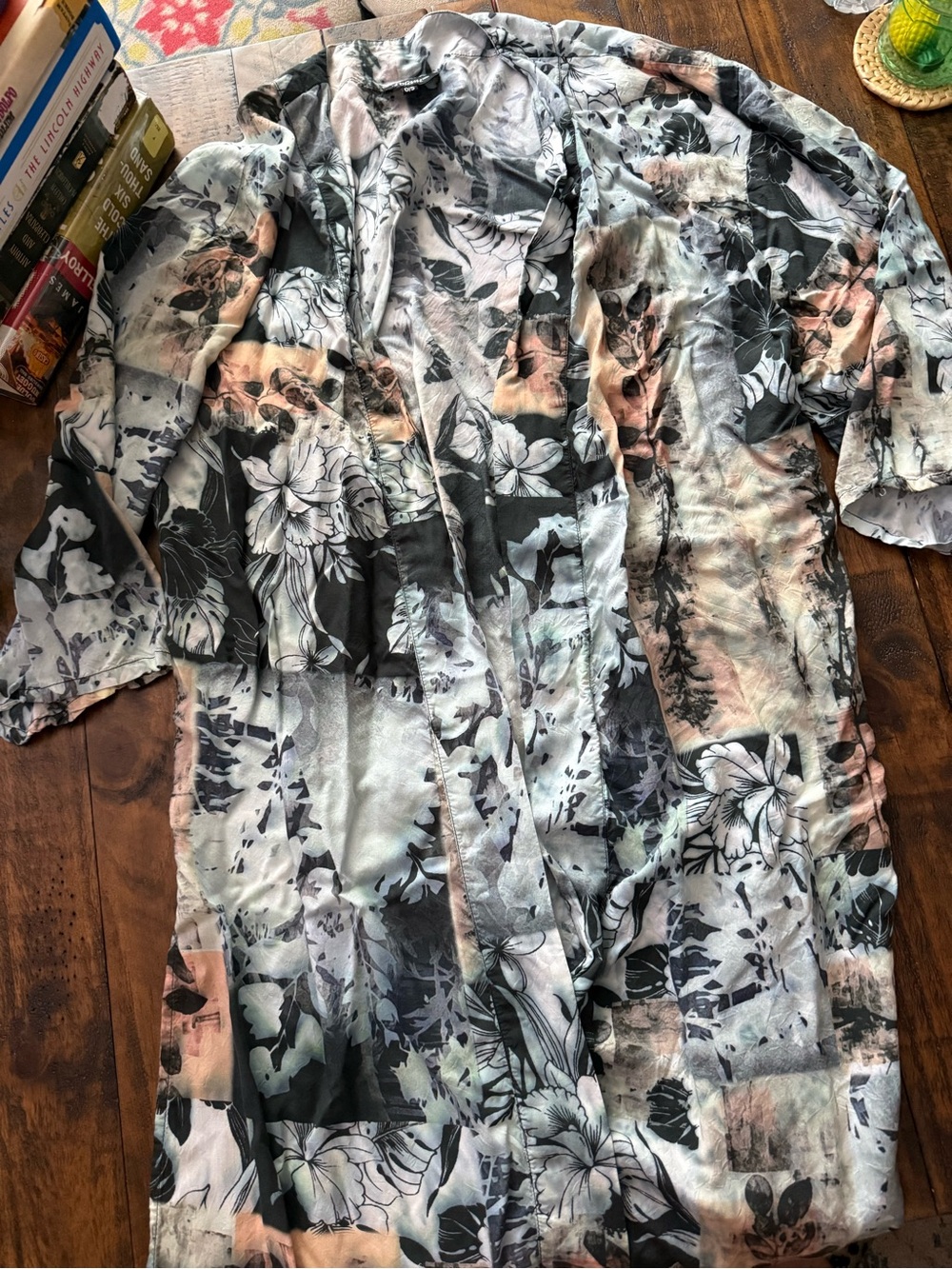 OS Women’s Tolani Black, White & Blush Floral Kimono Lightweight